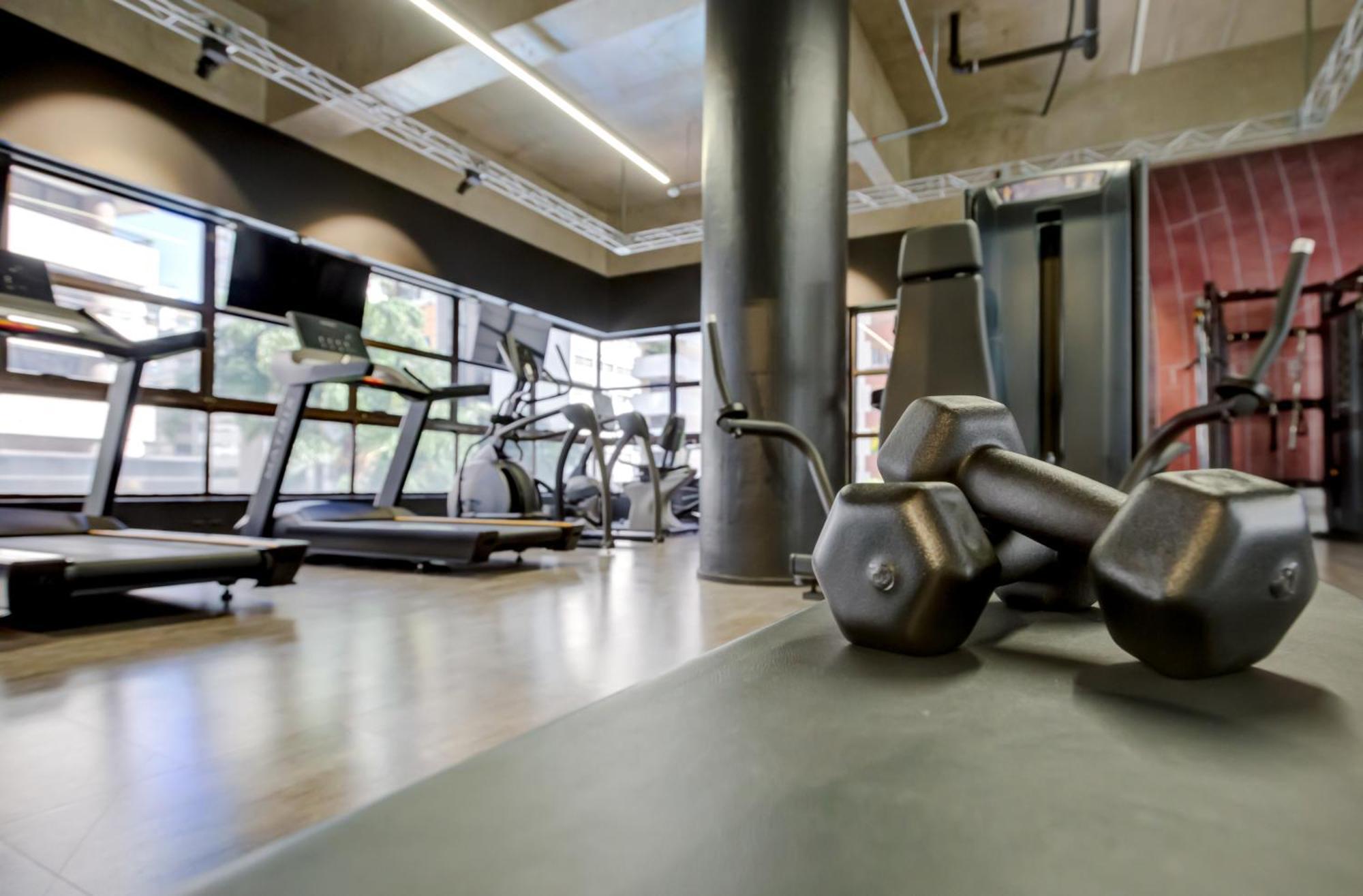 Radisson Sao Paulo Paulista Hotel Exterior foto The gym at the hotel