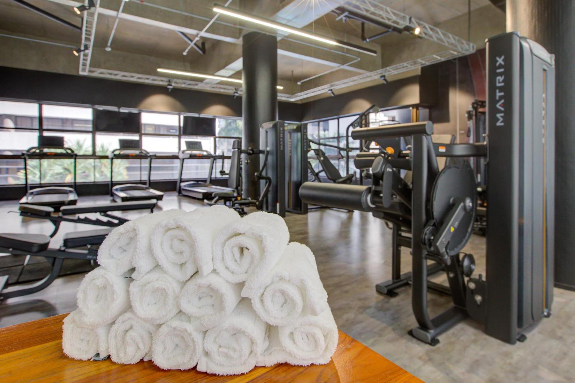 Radisson Sao Paulo Paulista Hotel Exterior foto Towels at a gym