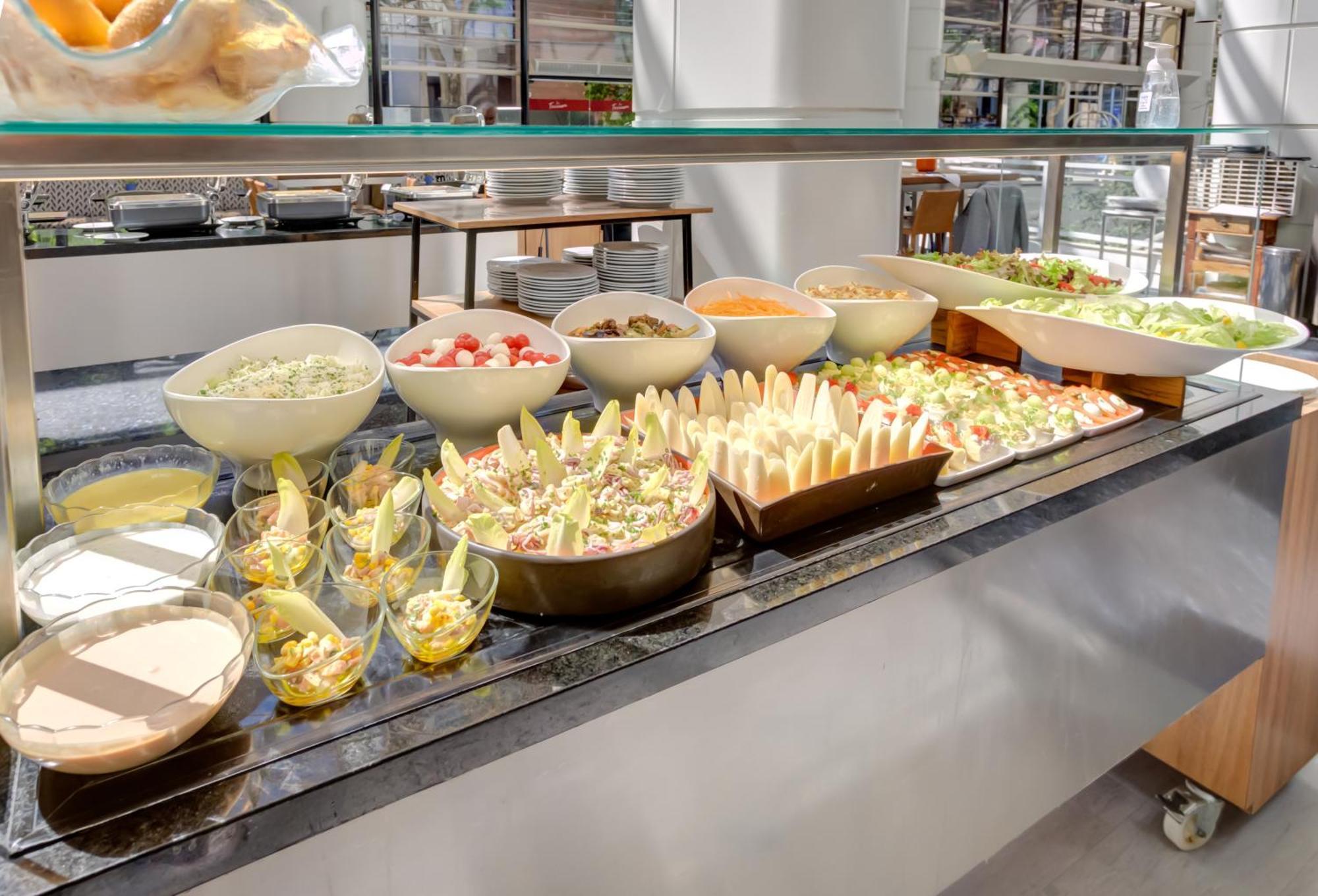 Radisson Sao Paulo Paulista Hotel Exterior foto A salad bar