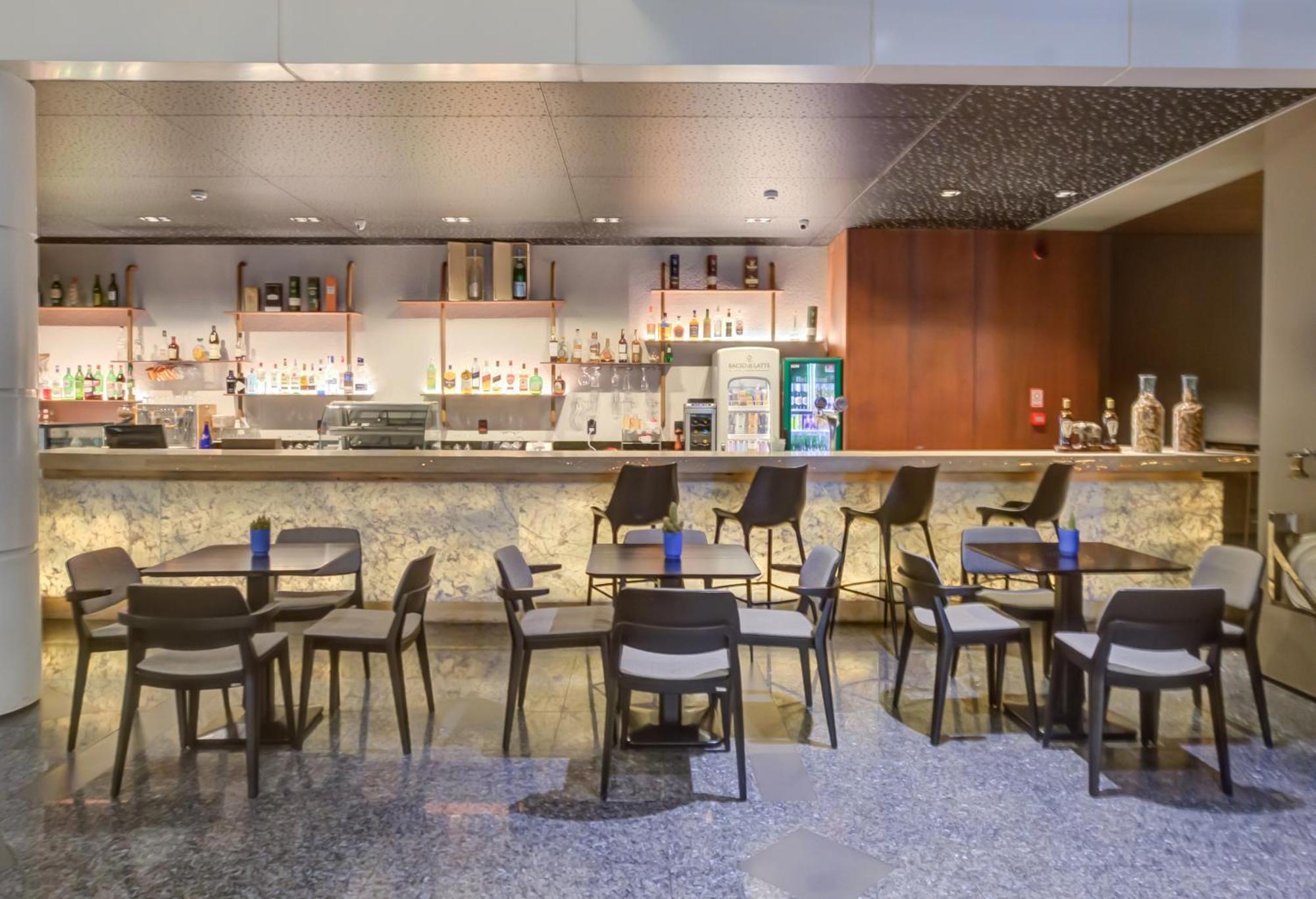 Radisson Sao Paulo Paulista Hotel Exterior foto The bar at the lounge